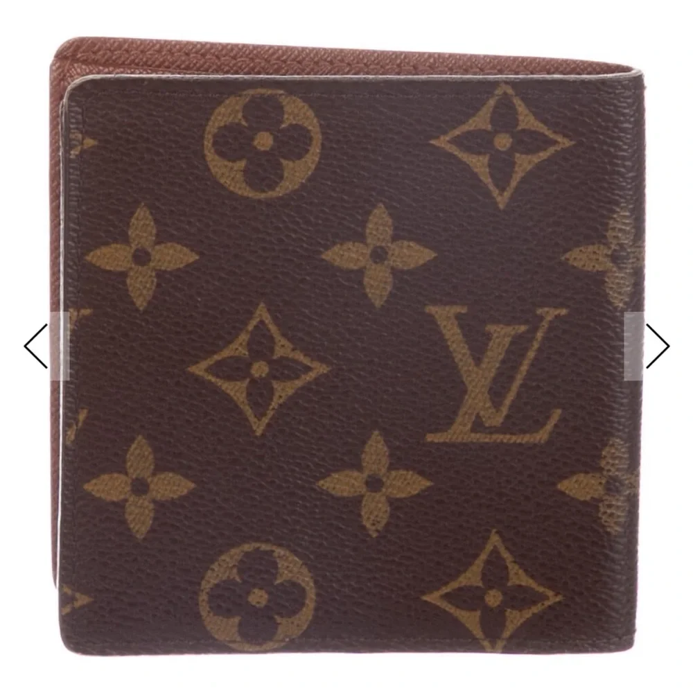 Louis Vuitton Monogram Bifold Wallet — Classic Luxury Icon - Picture 3 of 4